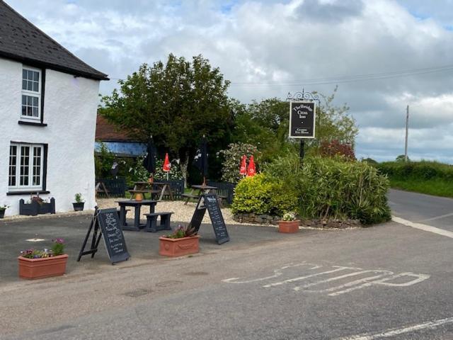 The Thelbridge Cross Inn Crediton Kültér fotó